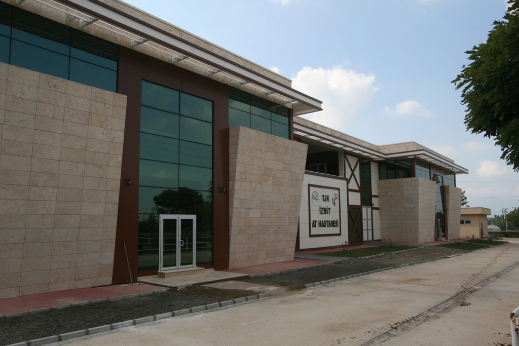 VELİEFENDİ AT HASTANESİ VE İZMİT AT HASTANESİ