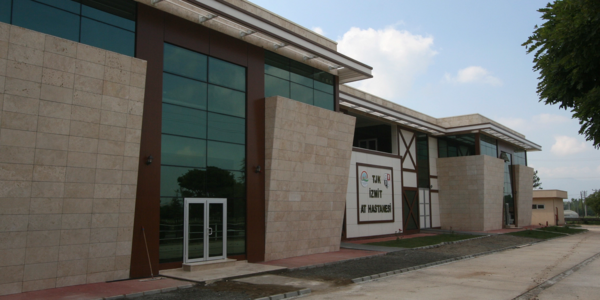 VELİEFENDİ AT HASTANESİ VE İZMİT AT HASTANESİ VELİEFENDİ AT HASTANESİ VE İZMİT AT HASTANESİ