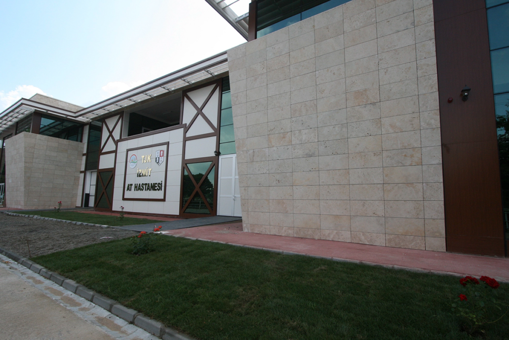 VELİEFENDİ AT HASTANESİ VE İZMİT AT HASTANESİ