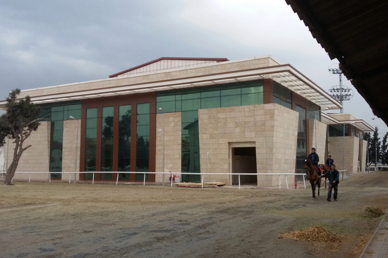 VELİEFENDİ AT HASTANESİ VE İZMİT AT HASTANESİ