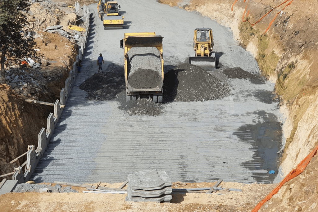 SOKAK VE CADDELERDE ALTYAPI VE ÜSTYAPI İŞLERİ YAPILMASI SOKAK VE CADDELERDE ALTYAPI VE ÜSTYAPI İŞLERİ YAPILMASI