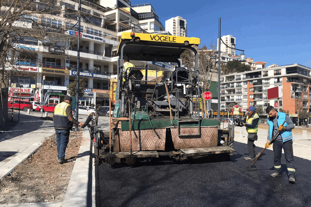 SOKAK VE CADDELERDE ALTYAPI VE ÜSTYAPI İŞLERİ YAPILMASI SOKAK VE CADDELERDE ALTYAPI VE ÜSTYAPI İŞLERİ YAPILMASI