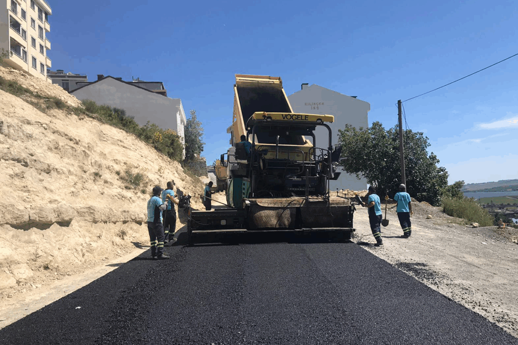 SOKAK VE CADDELERDE ALTYAPI VE ÜSTYAPI İŞLERİ YAPILMASI SOKAK VE CADDELERDE ALTYAPI VE ÜSTYAPI İŞLERİ YAPILMASI