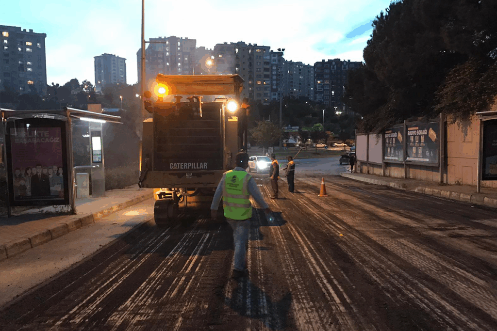 SOKAK VE CADDELERDE ALTYAPI VE ÜSTYAPI İŞLERİ YAPILMASI SOKAK VE CADDELERDE ALTYAPI VE ÜSTYAPI İŞLERİ YAPILMASI